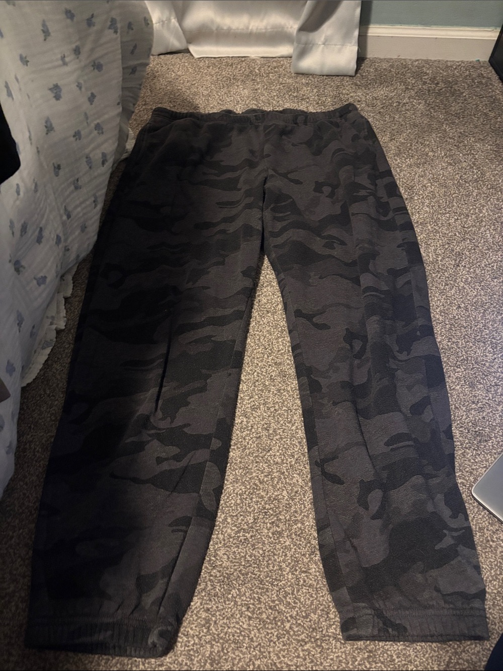 Women’s camo cuff sweatpants